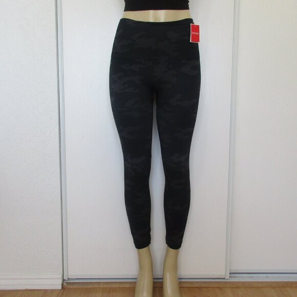 New SPANX Leggings Size Medium High Waisted Black Camo - Picture 2 of 9